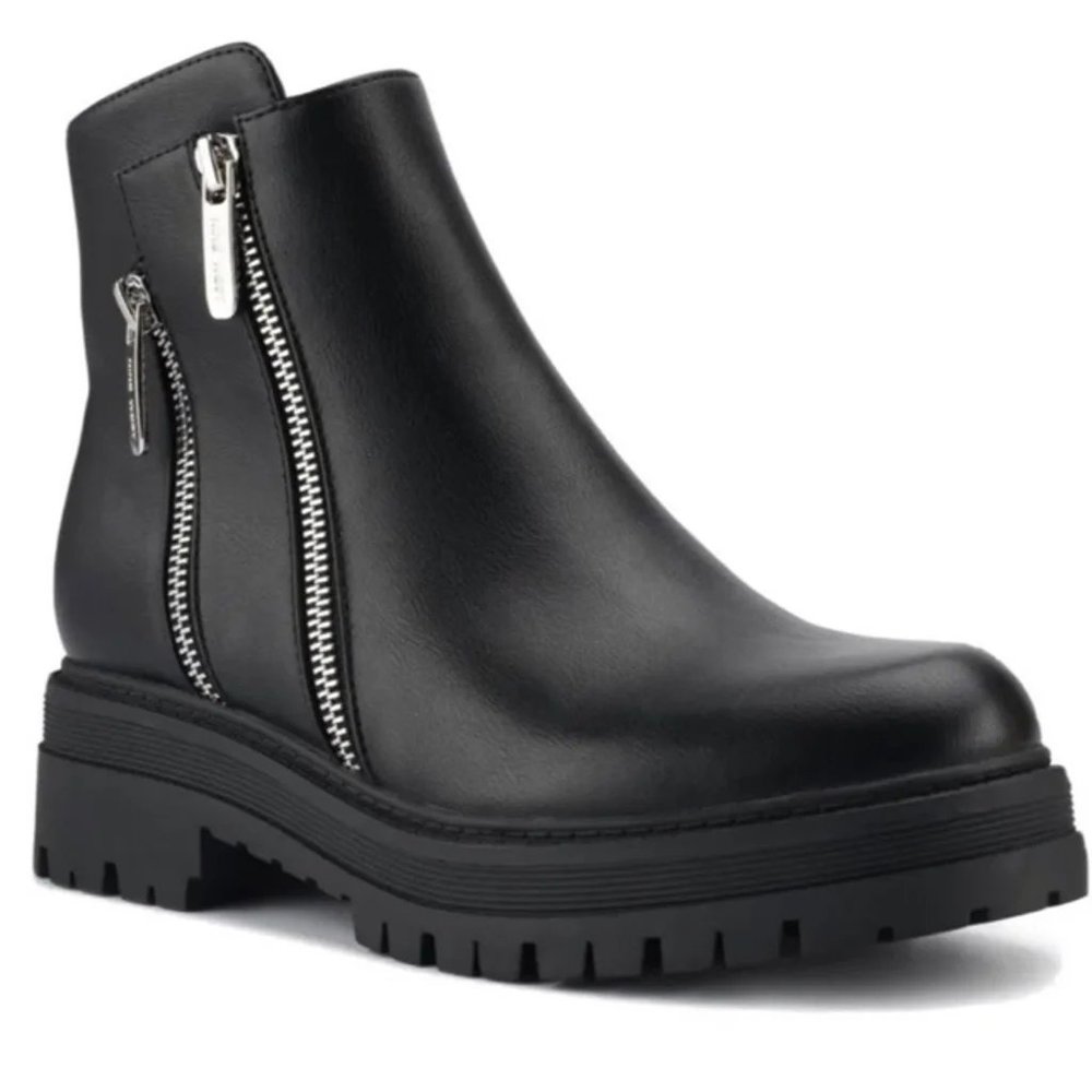 Nine West (Pulls Lug Sole Booties